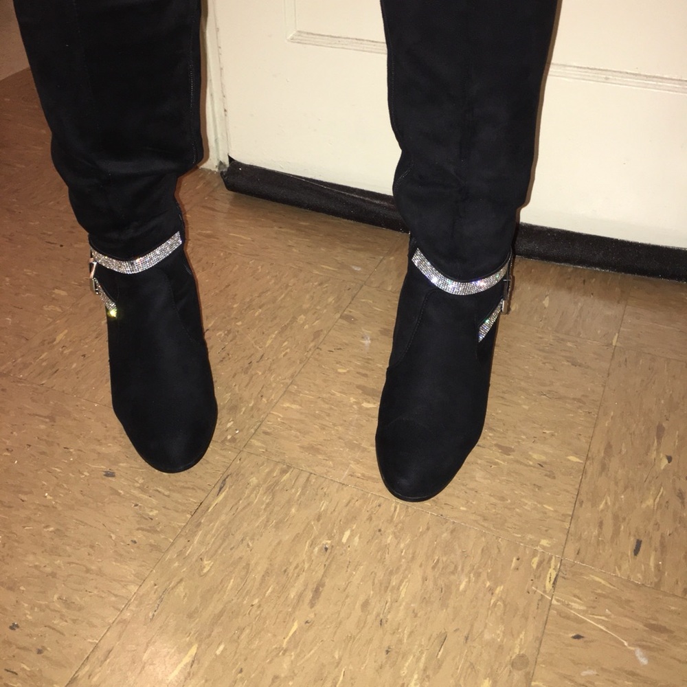 Boots - Picture 3 of 3